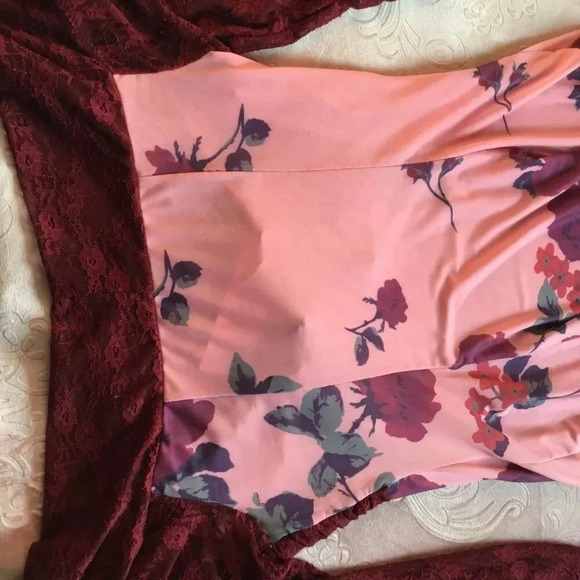 NWT Kimchi Blue Sydney Off-The-Shoulder Mini Dress Rose  Bourgogne Sz L - Picture 6 of 9